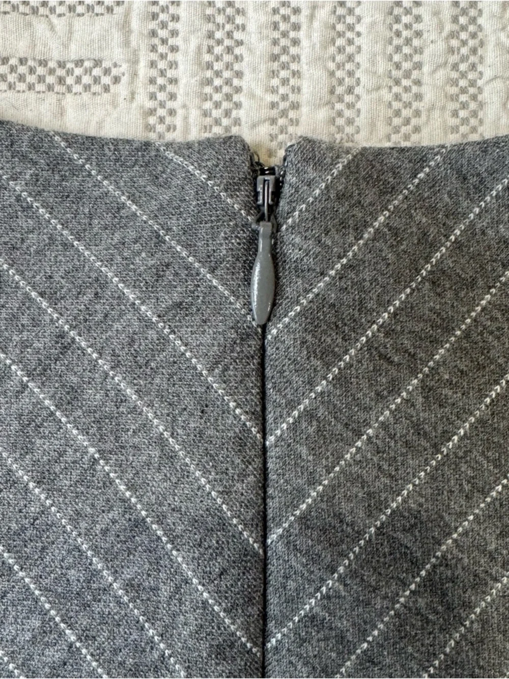 Banana Republic Grey Pinstripe Sheath Dress – Size 6 - Picture 5 of 11